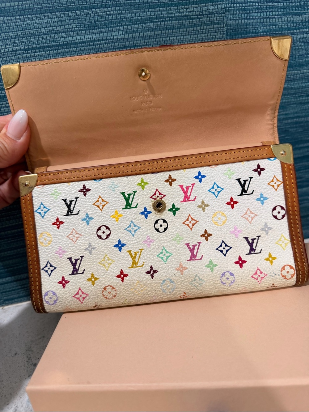Louis Vuitton w/COA
Monogram Multicolore
International Wallet - Picture 6 of 16